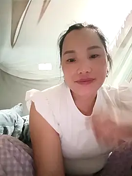 Snapshot of yu--yo chatting on April 1, 5:19 am yu--yo online show from April 1, 5:19 am