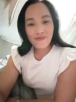 Snapshot of yu--yo chatting on April 1, 2:14 pm yu--yo online show from April 1, 2:14 pm