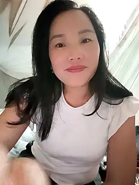 Snapshot of yu--yo chatting on April 2, 2:20 am yu--yo online show from April 2, 2:20 am