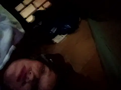 Snapshot of yu--yo chatting on April 6, 6:25 am yu--yo online show from April 6, 6:25 am