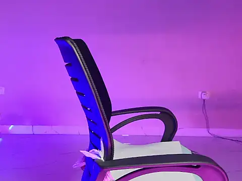 Snapshot of CutieVibe01 chatting on January 9, 8:06 am CutieVibe01 online show from January 9, 8:06 am