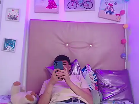 iam  lukas   online show from January 11, 3:28 pm