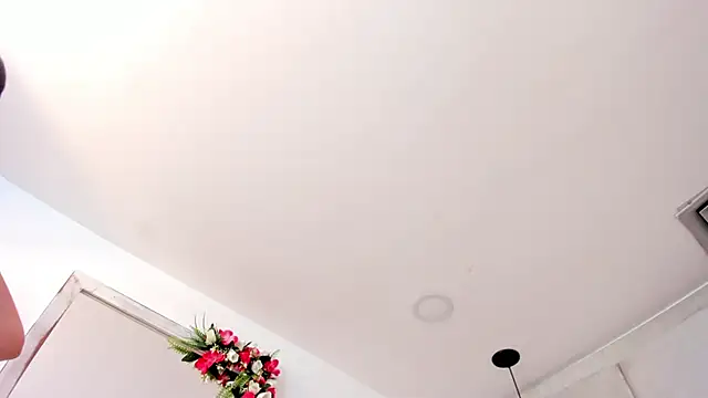 IvonneOwen online show from March 6, 3:25 am