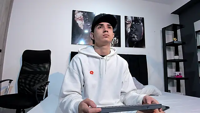 Snapshot of Alejo_Grey chatting on January 9, 12:41 pm Alejo Grey online show from January 9, 12:41 pm