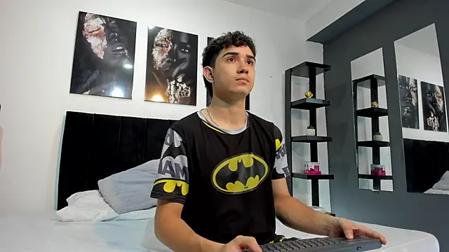 Snapshot of Alejo_Grey chatting on January 10, 7:15 pm Alejo Grey online show from January 10, 7:15 pm