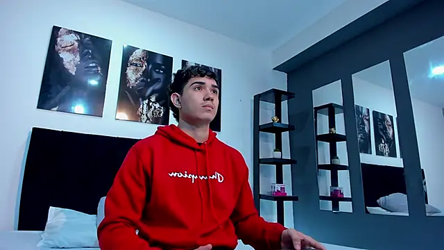 Snapshot of Alejo_Grey chatting on January 14, 12:33 pm Alejo Grey online show from January 14, 12:33 pm