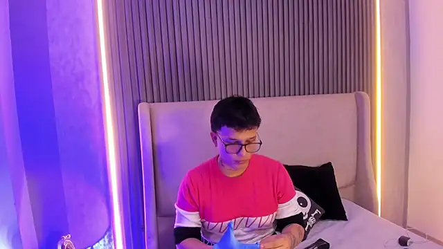 Snapshot of SamuParker chatting on January 11, 3:55 am SamuParker online show from January 11, 3:55 am