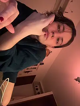 Snapshot of witchdub chatting on May 18, 9:31 pm witchdub online show from May 18, 9:31 pm