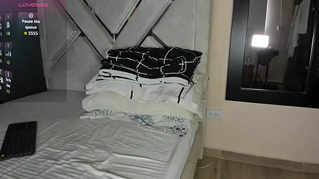 Snapshot of antonio_aguilarx chatting on April 4, 2:25 pm antonio aguilarx online show from April 4, 2:25 pm