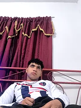 Snapshot of VersedChip chatting on February 4, 12:27 am VersedChip online show from February 4, 12:27 am