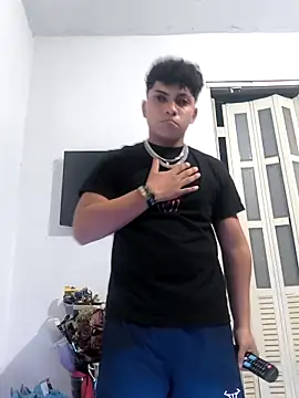 Snapshot of VersedChip chatting on February 28, 3:29 am VersedChip online show from February 28, 3:29 am