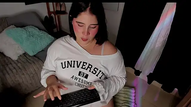 Snapshot of ivy_velvet chatting on June 14, 1:47 am ivy velvet online show from June 14, 1:47 am