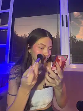 Snapshot of EmmaJhoons chatting on January 17, 11:37 am EmmaJhoons online show from January 17, 11:37 am