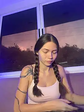 Snapshot of EmmaJhoons chatting on February 2, 11:53 am EmmaJhoons online show from February 2, 11:53 am