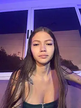 Snapshot of EmmaJhoons chatting on February 10, 11:58 am EmmaJhoons online show from February 10, 11:58 am