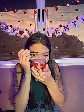 Snapshot of EmmaJhoons chatting on February 13, 11:50 am EmmaJhoons online show from February 13, 11:50 am