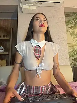 Snapshot of EmmaJhoons chatting on February 25, 12:04 pm EmmaJhoons online show from February 25, 12:04 pm