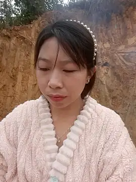 Snapshot of Mayly_lucky2 chatting on January 14, 3:01 am Mayly lucky2 online show from January 14, 3:01 am