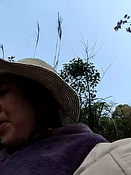 Snapshot of feli-00 chatting on January 13, 5:35 am feli-00 online show from January 13, 5:35 am