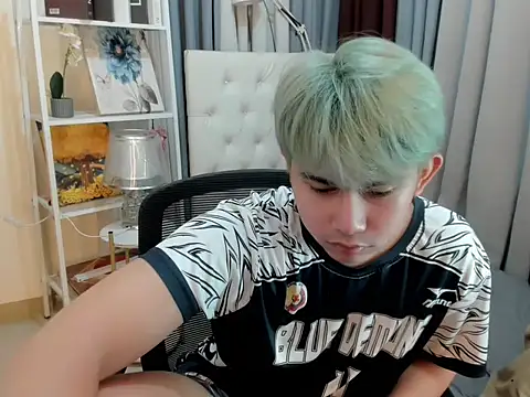 davincihugecock online show from April 8, 5:24 pm