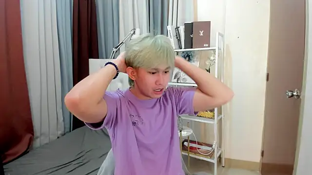 davincihugecock online show from April 13, 4:56 pm