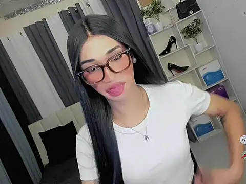 Snapshot of FyangFoxx chatting on March 22, 5:44 am FyangFoxx online show from March 22, 5:44 am