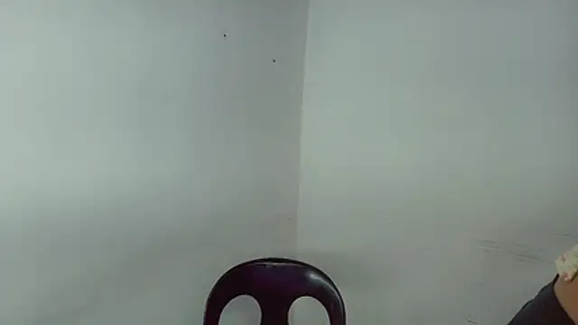 Snapshot of Massivecockfiona chatting on January 19, 5:33 am Massivecockfiona online show from January 19, 5:33 am