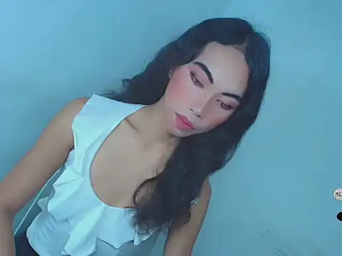 Snapshot of Massivecockfiona chatting on February 12, 5:46 am Massivecockfiona online show from February 12, 5:46 am