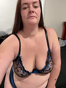 carinabro10 online show from August 2, 3:49 am