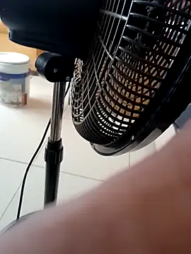 Snapshot of Winterslender chatting on February 9, 11:36 am Winterslender online show from February 9, 11:36 am