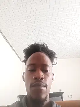 Snapshot of Winterslender chatting on February 14, 8:33 am Winterslender online show from February 14, 8:33 am