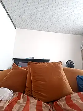 Snapshot of Winterslender chatting on February 23, 11:40 am Winterslender online show from February 23, 11:40 am