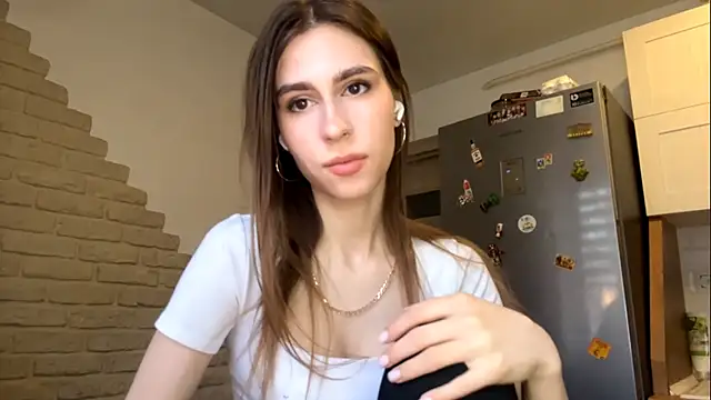 ElsieKuhlmann online show from March 10, 5:12 am