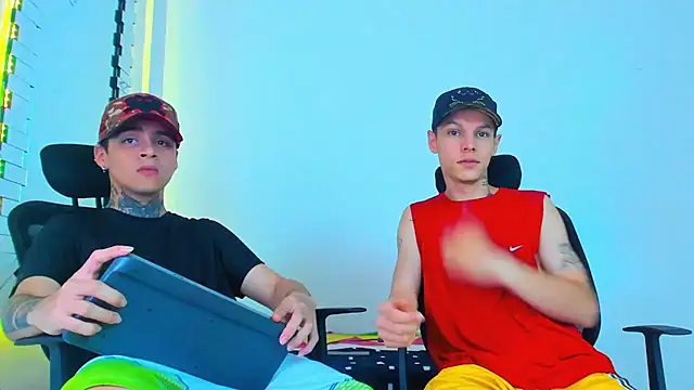 Snapshot of Thomas-Wil chatting on February 20, 5:35 pm Thomas-Wil online show from February 20, 5:35 pm