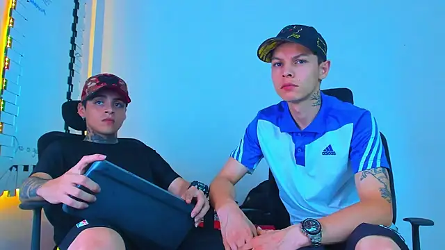 Snapshot of Thomas-Wil chatting on February 26, 8:19 pm Thomas-Wil online show from February 26, 8:19 pm