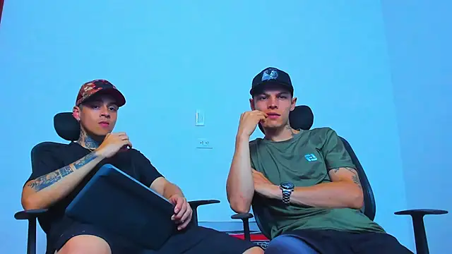 Snapshot of Thomas-Wil chatting on March 14, 3:12 am Thomas-Wil online show from March 14, 3:12 am