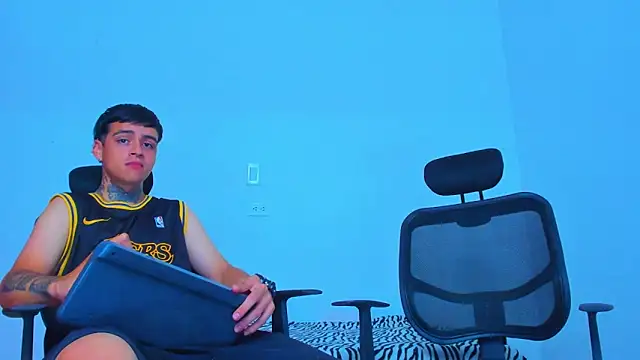 Thomas-Wil online show from April 22, 3:24 pm