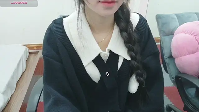 Snapshot of Bee_bee1 chatting on February 3, 6:00 am Bee bee1 online show from February 3, 6:00 am