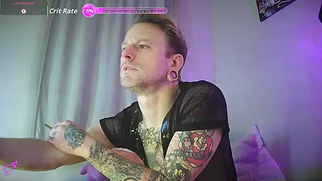 Snapshot of MickeyMoans444 chatting on February 9, 10:08 am MickeyMoans444 online show from February 9, 10:08 am