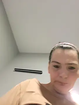 Snapshot of roksa2026 chatting on April 23, 10:25 am roksa2026 online show from April 23, 10:25 am