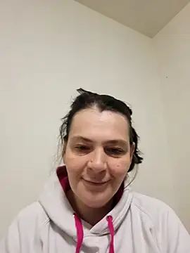 Snapshot of roksa2026 chatting on May 2, 6:18 am roksa2026 online show from May 2, 6:18 am