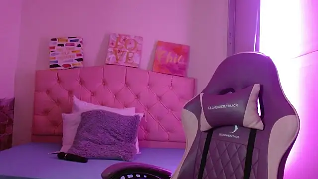 Snapshot of London_Rivers19 chatting on February 20, 2:52 am London Rivers19 online show from February 20, 2:52 am