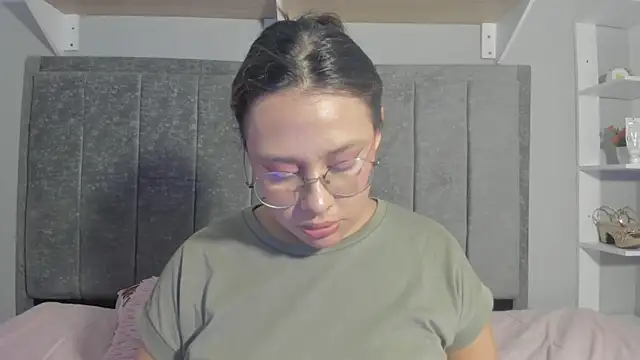 Snapshot of rosse_taylorx1 chatting on June 24, 7:13 pm rosse taylorx1 online show from June 24, 7:13 pm