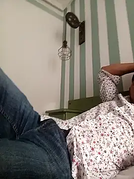 Snapshot of Carlitos2728 chatting on January 13, 1:27 pm Carlitos2728 online show from January 13, 1:27 pm