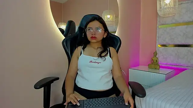 Snapshot of riley_flirt chatting on January 14, 10:43 am riley flirt online show from January 14, 10:43 am