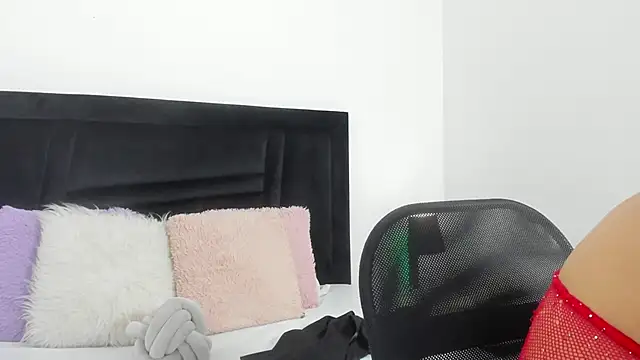 Snapshot of Naugthy_Sara chatting on February 12, 7:09 pm Naugthy Sara online show from February 12, 7:09 pm