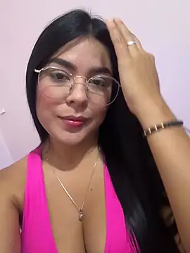 Snapshot of Victoria_Shy chatting on January 14, 2:06 am Victoria Shy online show from January 14, 2:06 am