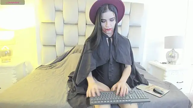 kimberly colle7 online show from February 15, 7:43 pm