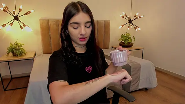 Abriil cutee online show from March 19, 11:03 am