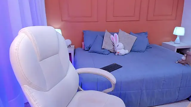 Abriil cutee online show from July 27, 2:13 pm